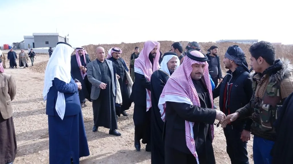​​​​​​​شيوخ العشائر يزورون جبهات القتال ويؤكدون بأن المنطقة ستتحرر بصمود المقاتلين