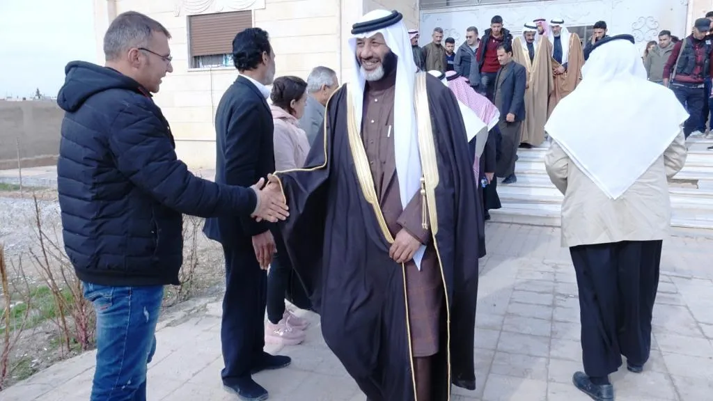 ​​​​​​​شيوخ العشائر يزورون جبهات القتال ويؤكدون بأن المنطقة ستتحرر بصمود المقاتلين