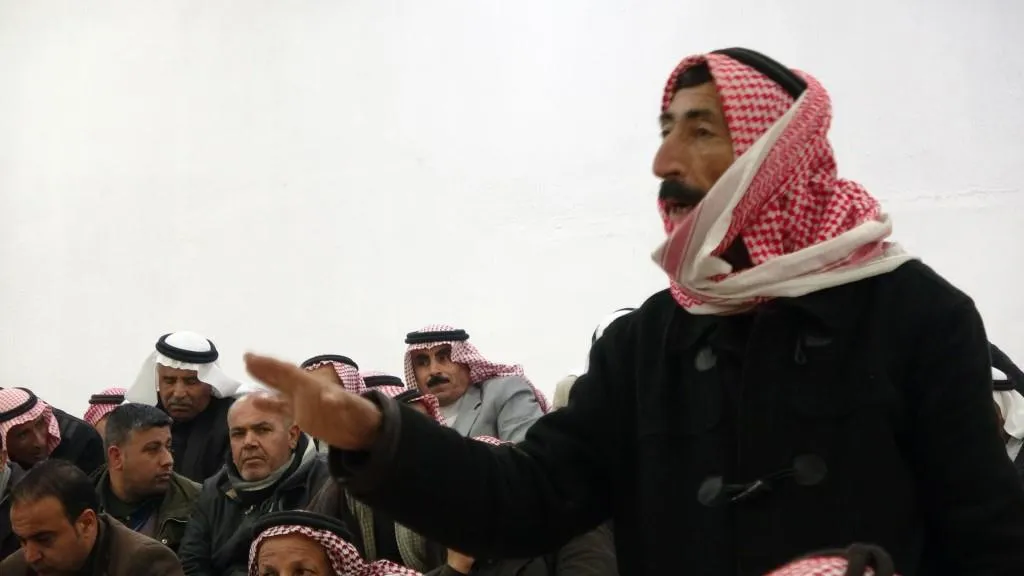​​​​​​​شيوخ العشائر العربية: ندعم قواتنا وعلى النظام فتح باب الحوار