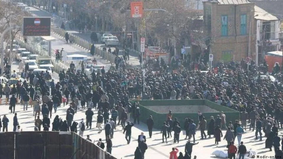 احتجاجات مطالبة برحيل خامنئي في طهران