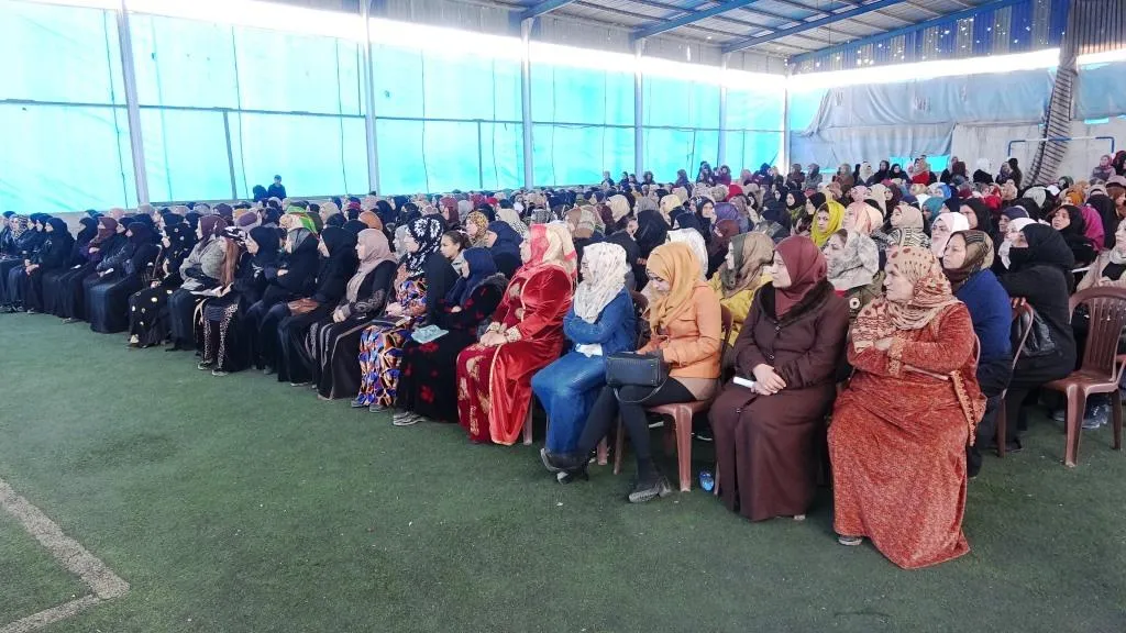 خلال الاجتماعات.. ساكينة ورفيقاتها من الطّليعيّات اللّواتيّ دافعنَ عن حقوق المرأة  