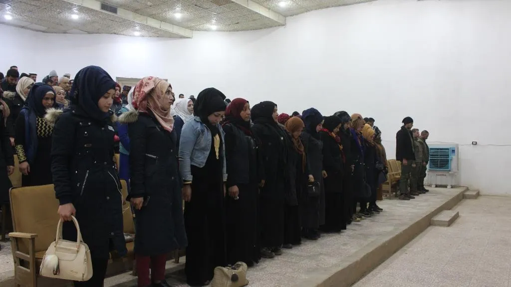 خلال الاجتماعات.. ساكينة ورفيقاتها من الطّليعيّات اللّواتيّ دافعنَ عن حقوق المرأة  