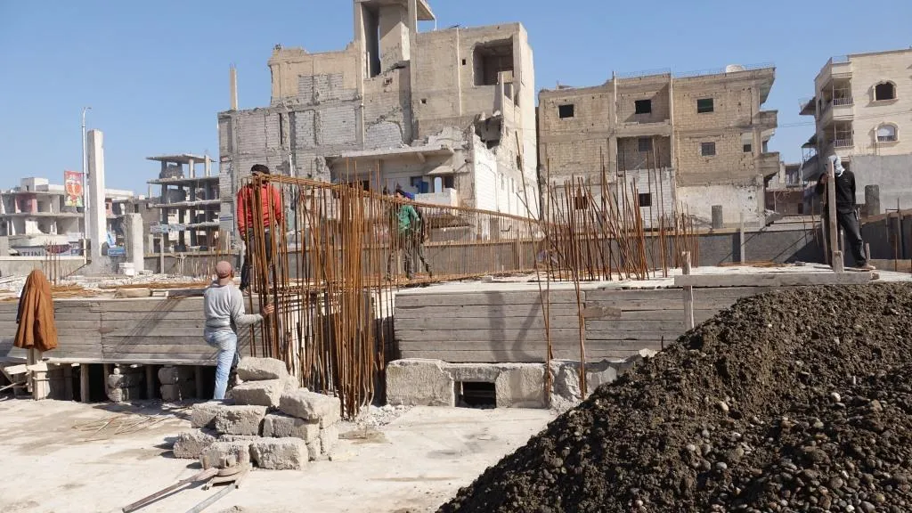  استمرار أعمال بناء وترميم كنيسة الشهداء للأرمن في الرقة