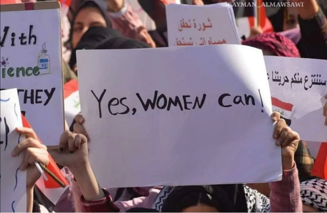 نسوة عراقيات يتظاهرن دفاعاً عن دور المرأة في حركة الاحتجاج