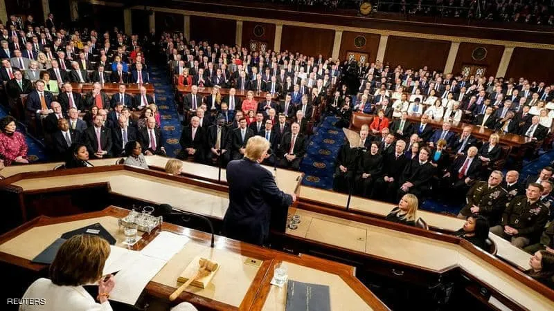 احتدام الخلافات بين ترامب وبيلوسي والأخيرة تمزّق خطابه