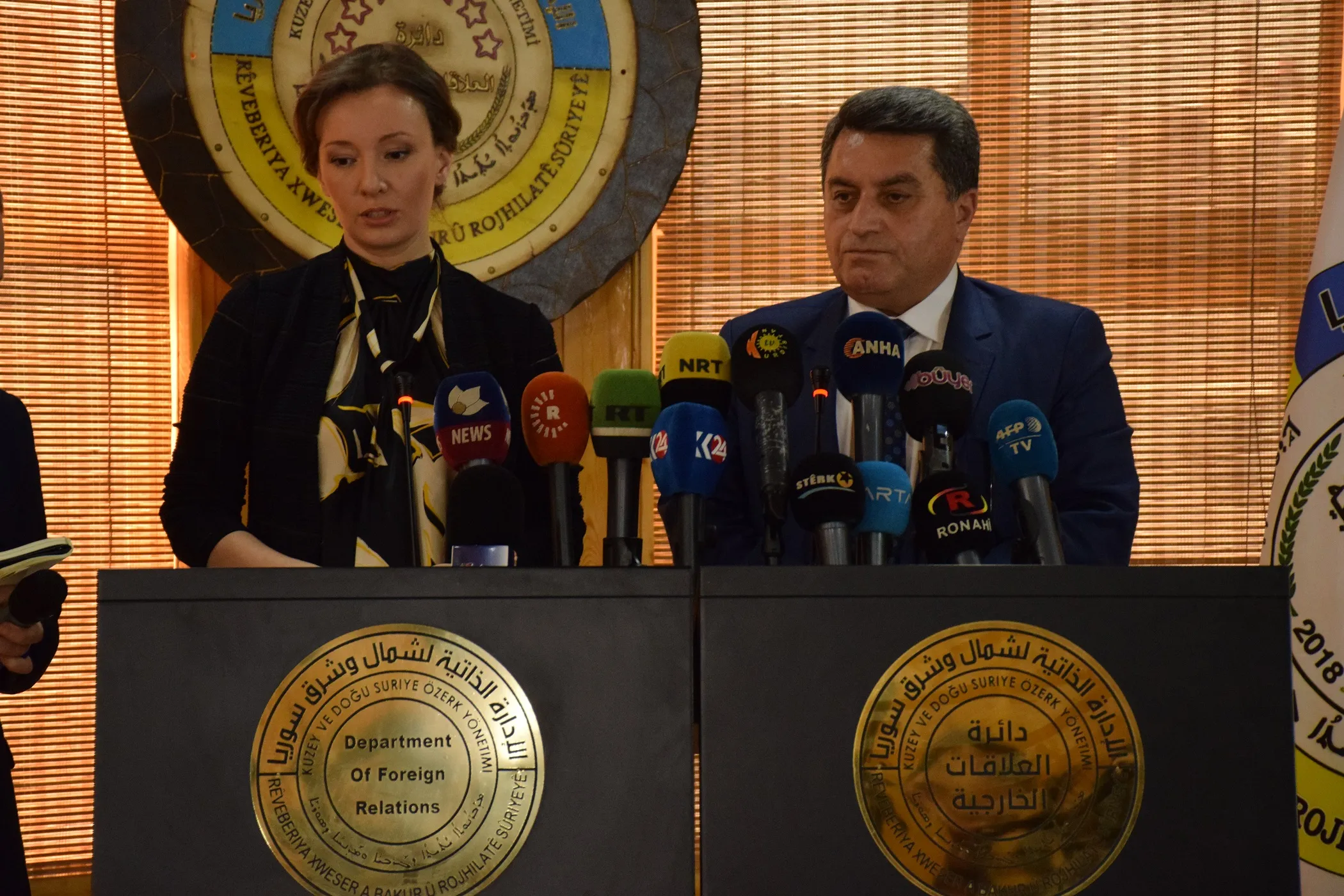 الإدارة الذاتية تسلّم 35 طفلاً من مرتزقة داعش لوفد روسي