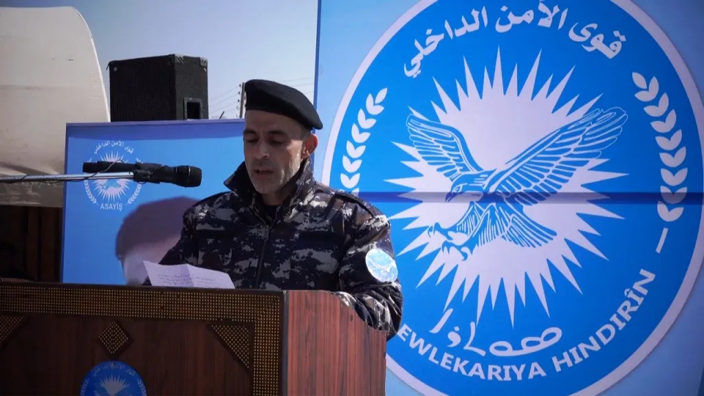 تخريج دورتين لقوى الأمن الداخلي وقوى النجدة في منطقة الطبقة