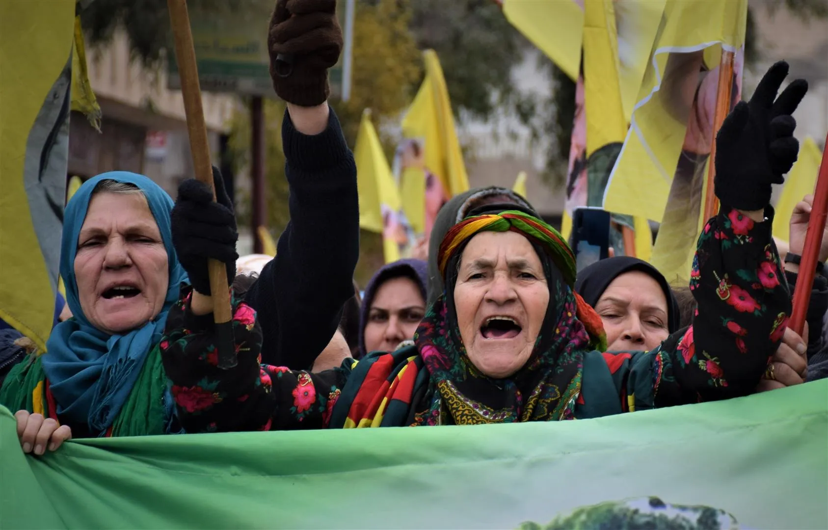 تظاهرات حاشدة في مقاطعة قامشلو تنديداً بالمؤامرة التي طالت القائد أوجلان