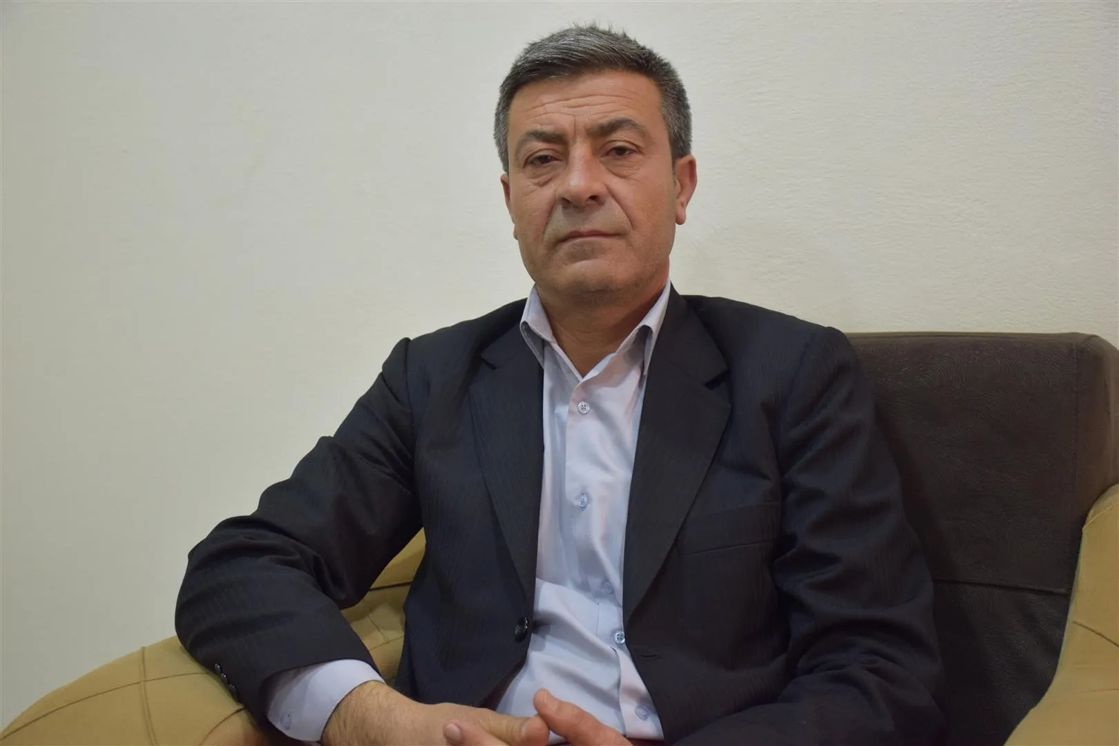 العمل على إنشاء مخيم لنازحي إدلب الذين وصل عددهم إلى أكثر من 220 عائلة