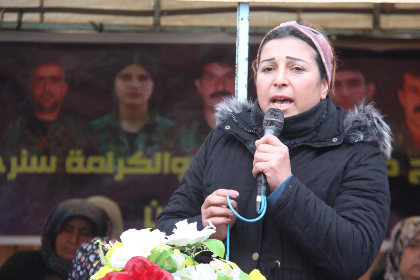 آلاف المهجرين يشيعون مدنياً قتلته تركيا بينما كان يصلي الفجر