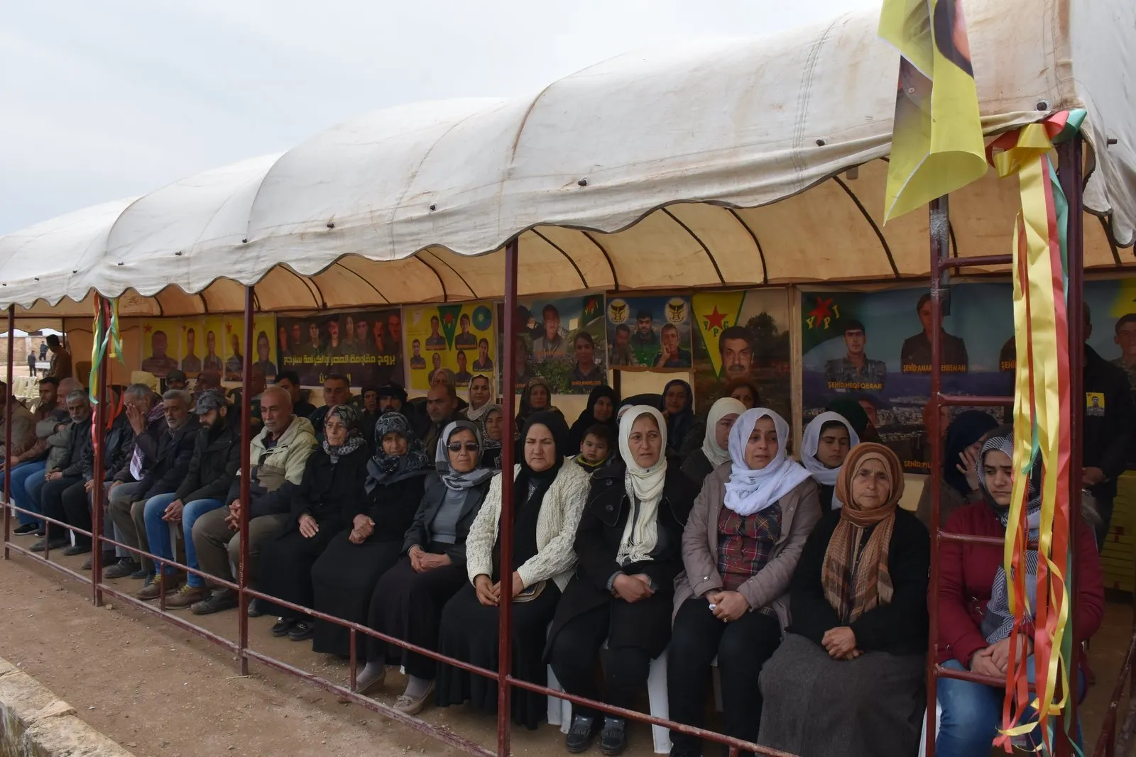 أهالي عفرين يتوافدون لخيمة عزاء شهداء مجزرة أقيبة والشهيد دلشير كفر ناصح