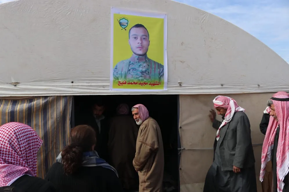 أهالي الطبقة يقدمون واجب العزاء لذوي الشهيد مجيد محمد فليج