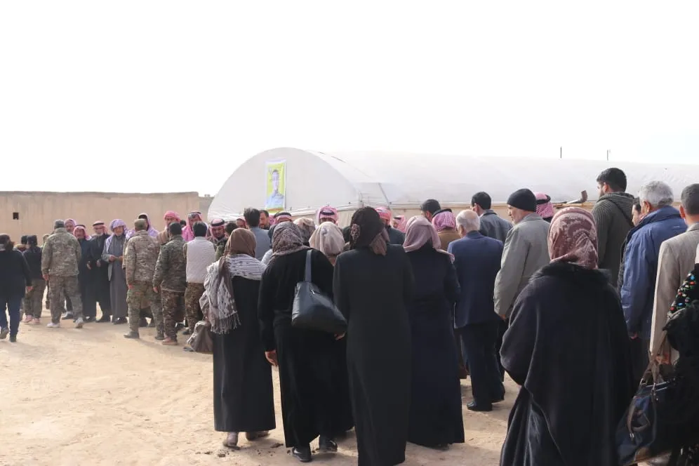 أهالي الطبقة يقدمون واجب العزاء لذوي الشهيد مجيد محمد فليج