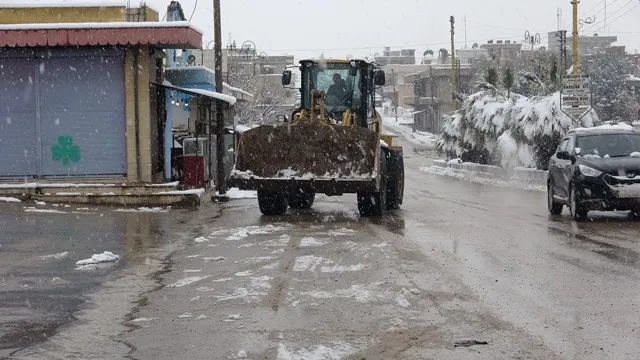 ​​​​​​​اجراءات احترازية مكثفة لقوى الأمن الداخلي وبلدية الشعب في ديرك اثر تساقط الثلوج
