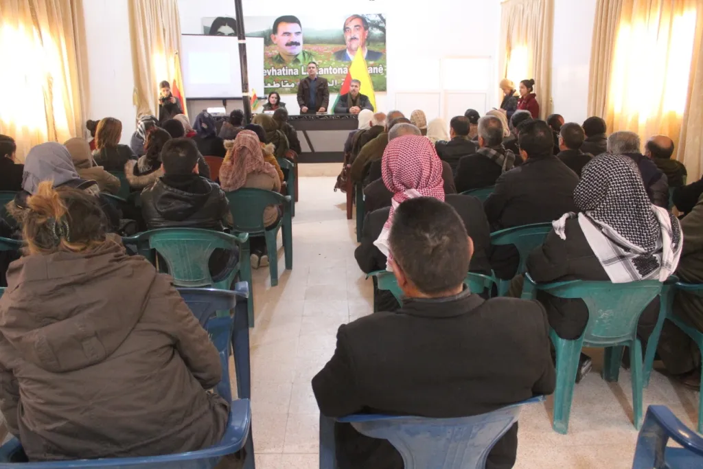 مؤسسات الإدارة الذاتية والأحزاب السياسية في كوباني تشارك بمحاضرة عن المؤامرة الدولية