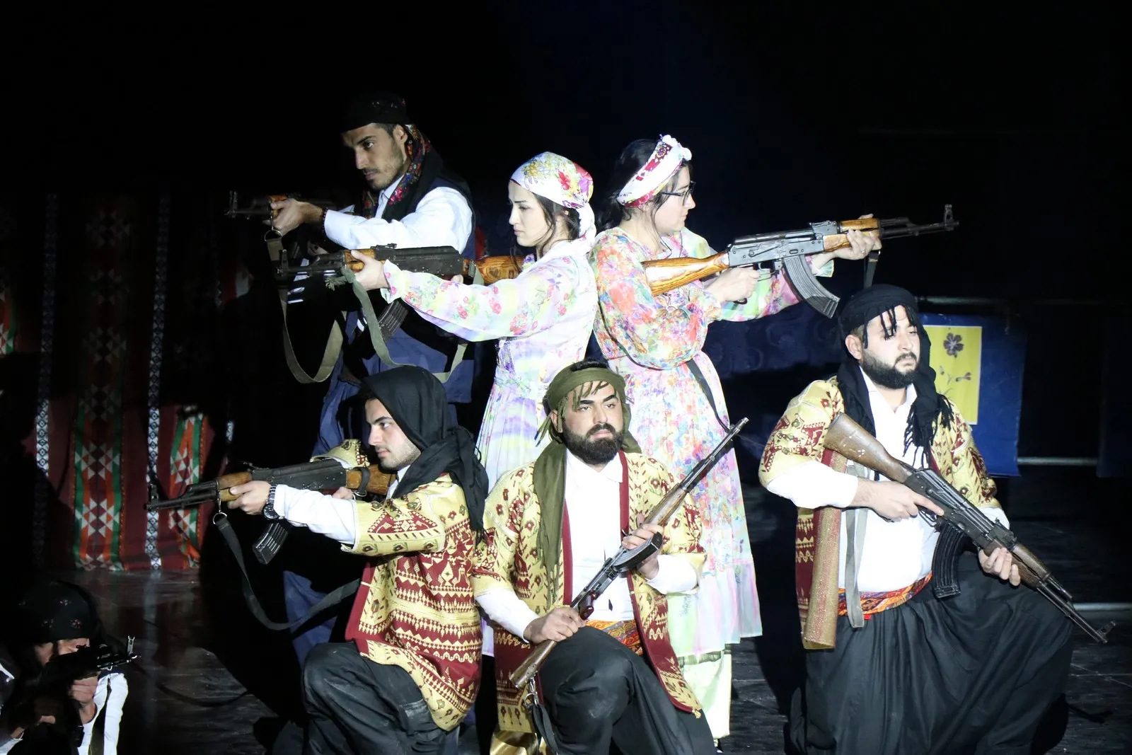 ​​​​​​​اختتام مهرجان ميتان بتكريم الفرق المشاركة فيه