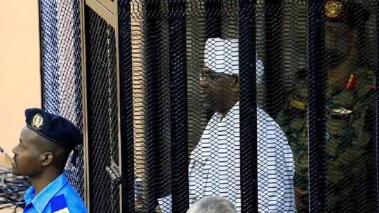 مسؤول سوداني: البشير قد يحاكم أمام الجنائية الدولية