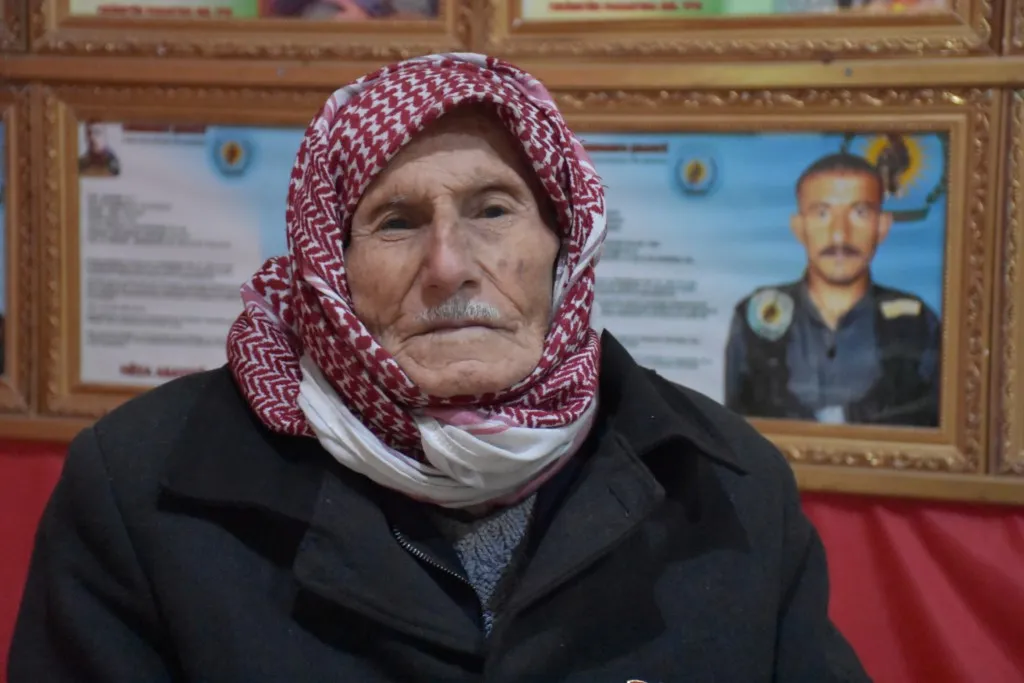​​​​​​​​​​​​​​"جدو".. يواصل النضال بالرغم من أعوامه التسعين