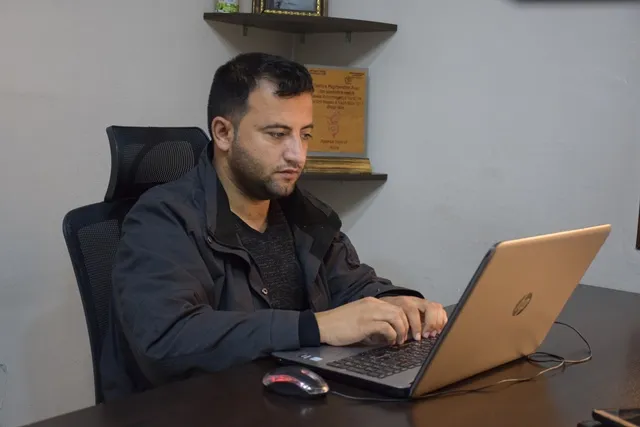 من غرفة طينية صغيرة إلى أهم منبر ومصدر إعلامي في شمال وشرق سوريا