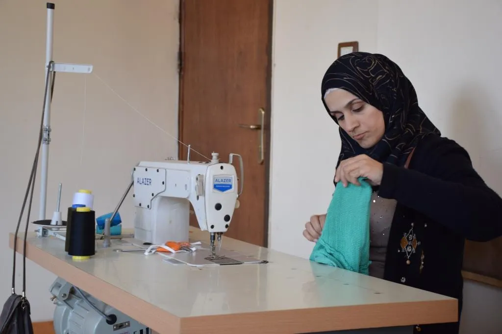ميرفت... من براثن الحرب في إدلب إلى العمل في وقفة المرأة الحرة السورية