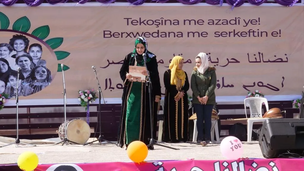 من الرقة ... الثامن من آذار رمز لثورة المرأة
