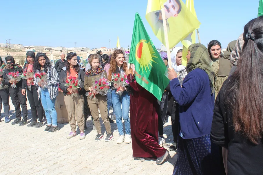 ​​​​​​​بمناسبة الـ8 آذار..  زيارة أضرحة الشهداء وخطوط الجبهات في كوباني وعين عيسى
