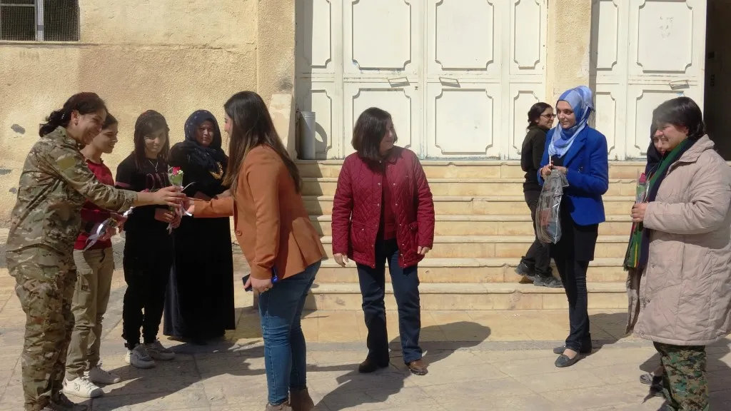 ​​​​​​​بمناسبة الـ8 آذار..  زيارة أضرحة الشهداء وخطوط الجبهات في كوباني وعين عيسى