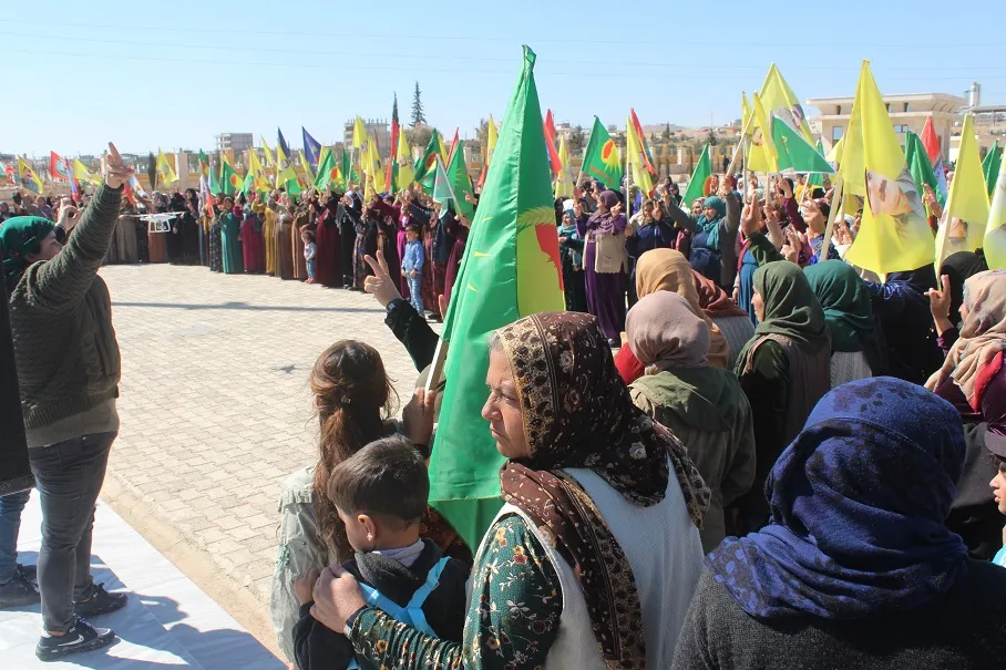 ​​​​​​​بمناسبة الـ8 آذار..  زيارة أضرحة الشهداء وخطوط الجبهات في كوباني وعين عيسى