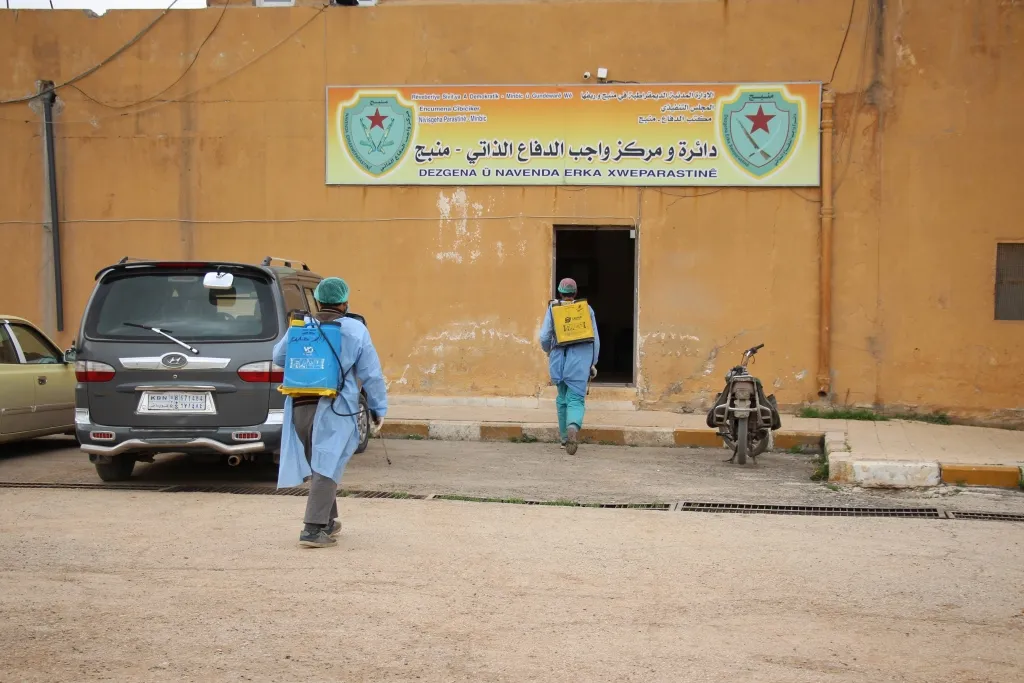 لجنة الصحة تستمر في حملات التوعية والتعقيم في منبج
