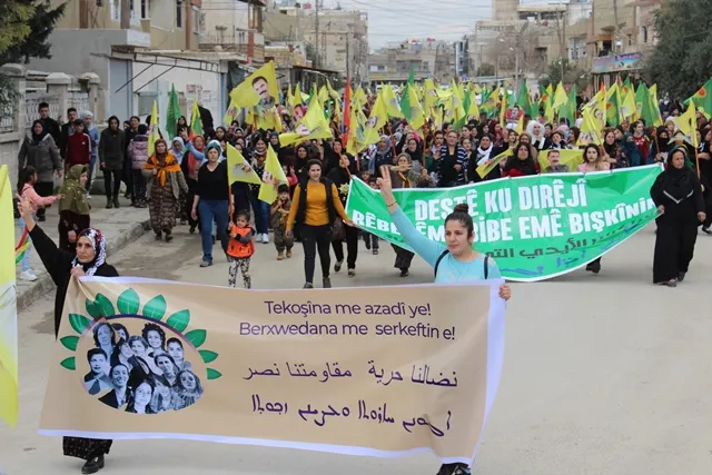 الآلاف يتظاهرون في كوباني وقامشلو للمطالبة بالكشف عن وضع القائد أوجلان