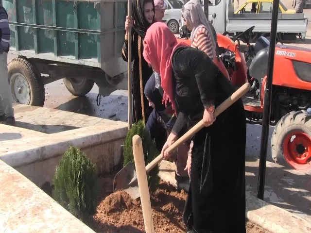 ​​​​​​​من الرقة.. سلسلة محاضرات وتزيين الشوارع بحلول 8 آذار