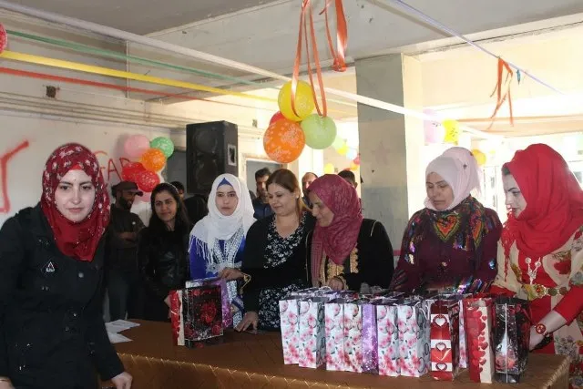 ​​​​​​​من الرقة.. سلسلة محاضرات وتزيين الشوارع بحلول 8 آذار