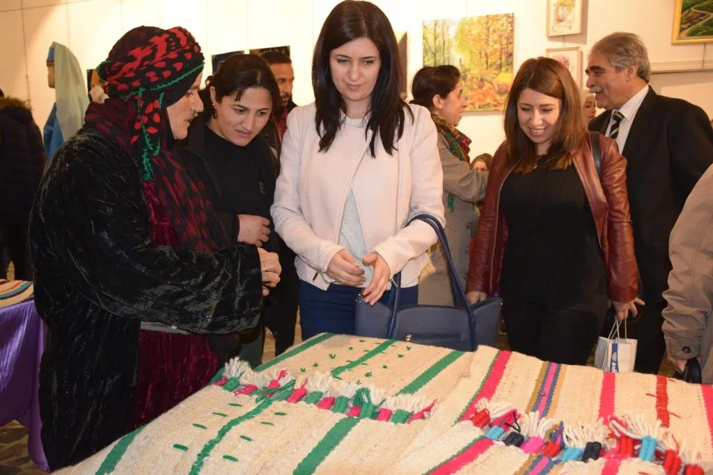 ​​​​​​​بشعار "المرأة نبض الثقافة" انطلقت فعاليات مهرجان أدب وفن المرأة في إقليم الجزيرة