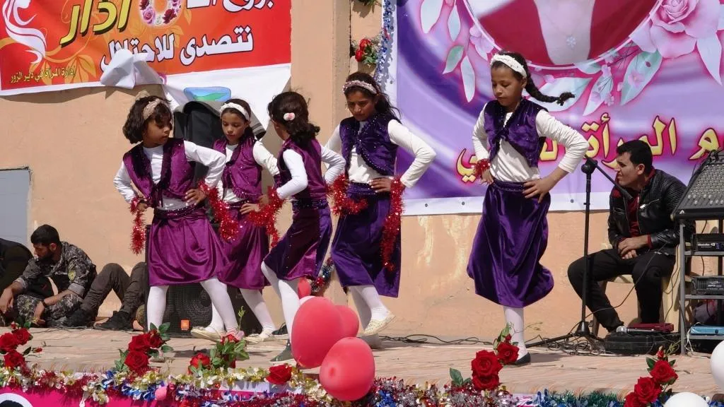 نساء دير الزّور ينظمن احتفالْيةَ حاشدة في يوم المرأة العالميّ