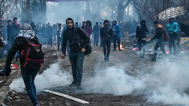 ​​​​​​​الدّفاع الرّوسيّة: تركيّا تدفع 130 ألف لاجئ غالبيّتهم ليسوا سوريّين إلى الحدود مع اليونان
