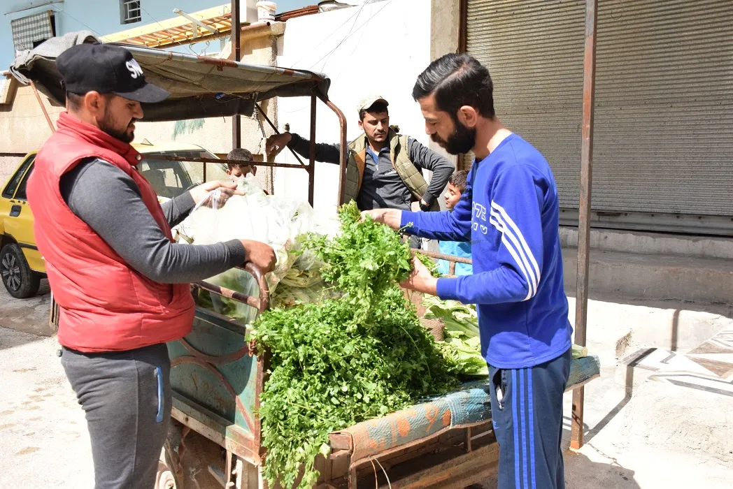 في ظل حظر التجوّل الباعة المتجولون يعودون إلى قامشلو