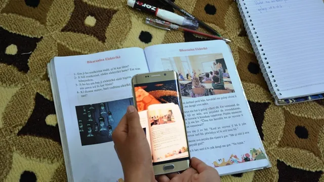 بعمل مشترك يسعون لاستكمال تعليم الأطفال في ظل الحظر