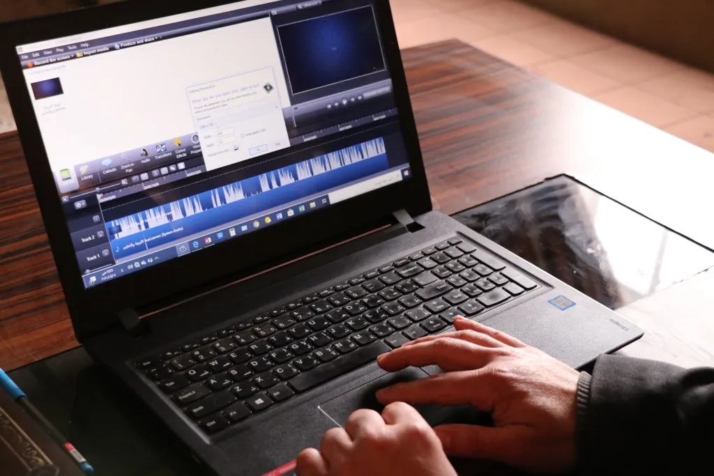 برنامج للتعليم عن بعد لطلبة المرحلة الإعدادية والثانوية في منبج