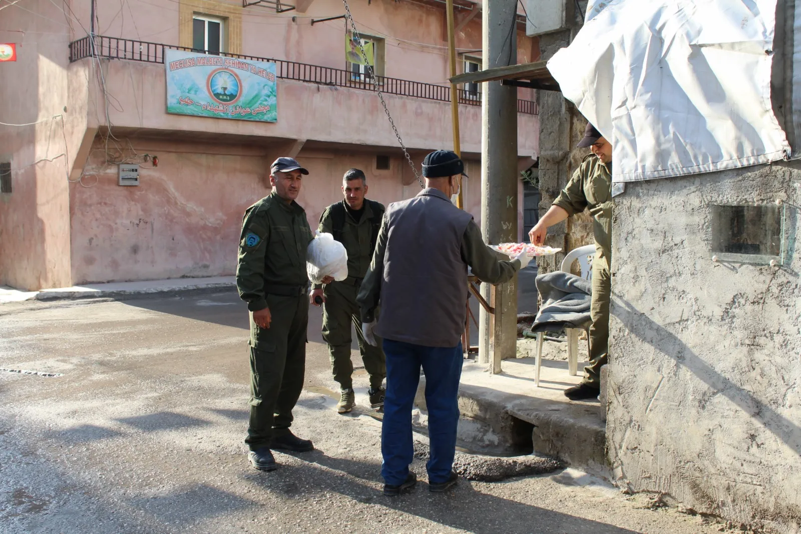 ​​​​​​​زيارة وتهنئة العمال في حلب بمناسبة حلول الأول من أيار