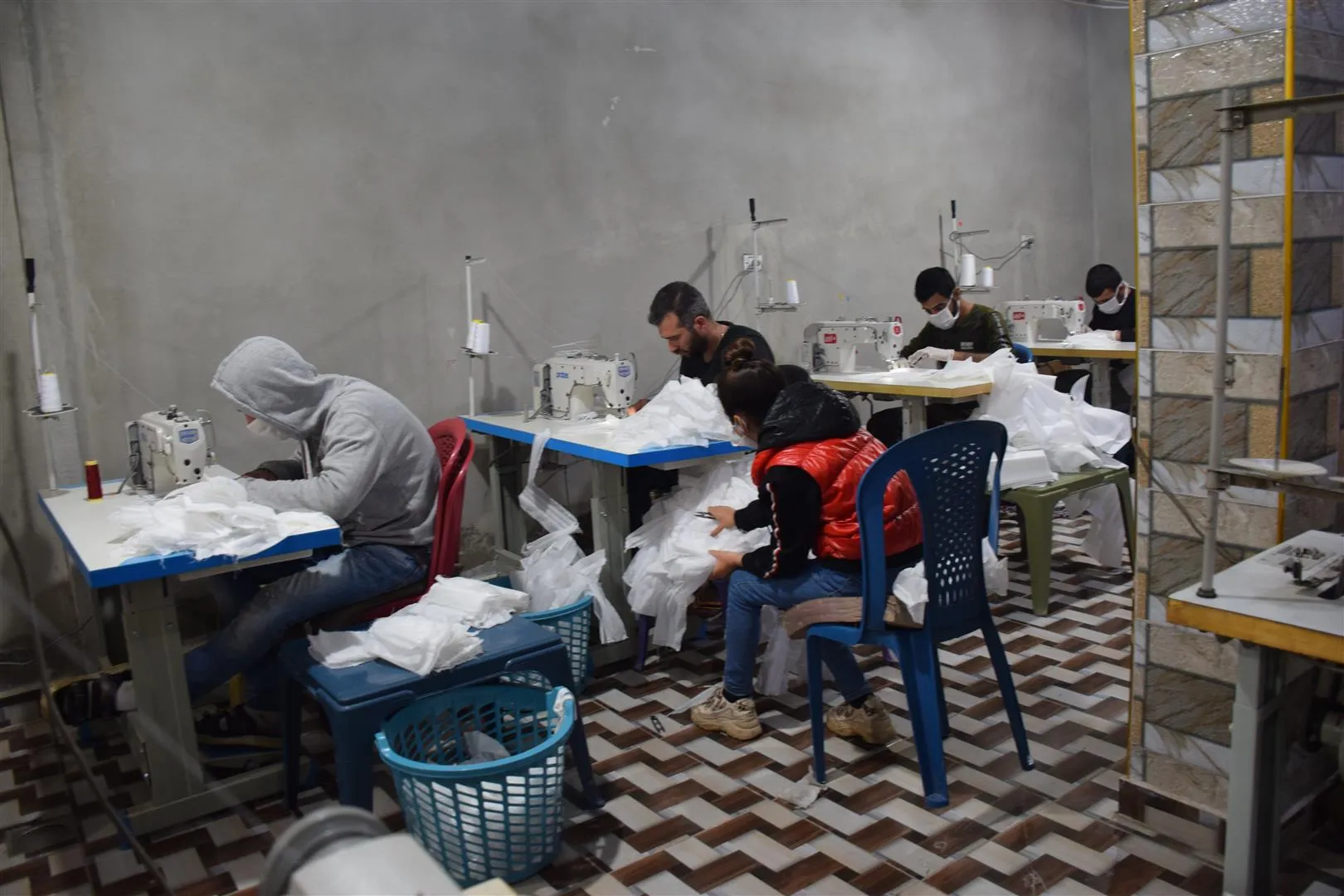 ​​​​​​​ورشة قصبيان تواصل مبادرتها الإنسانية بصنع 20 ألف كمامة