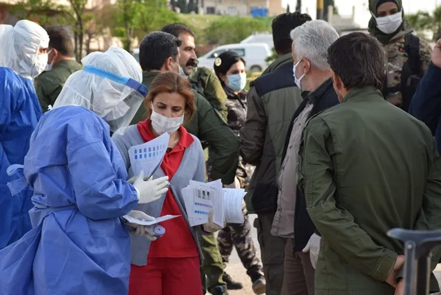 وصول دفعة من طلبة جامعات دمشق إلى قامشلو وإخضاعهم للفحوصات لوضعهم في الحجر الاحترازي