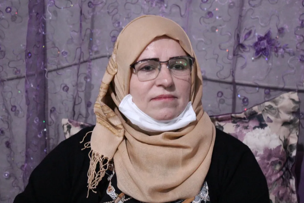 استمرار المبادرات لصنع الكمامات وتوفيرها للأشخاص الذين يعملون في ظل حظر التجوال