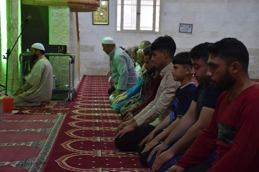 أهالي شمال وشرق سوريا يبدؤون عيدهم بزيارة أضرحة الشهداء