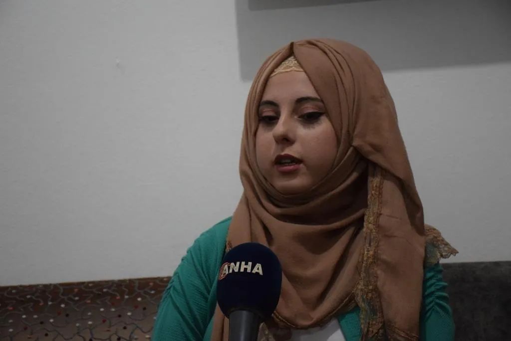 كيف تسير العملية التربوية لطلبة جامعة روج آفا بعد تطبيق نظام أون لاين؟