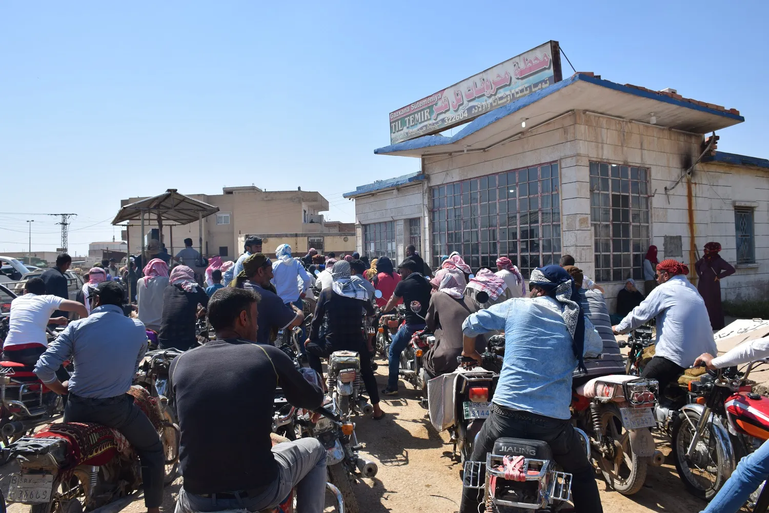 ​​​​​​​ممارسات الاحتلال التركي تتسبب بأزمة محروقات في تل تمر