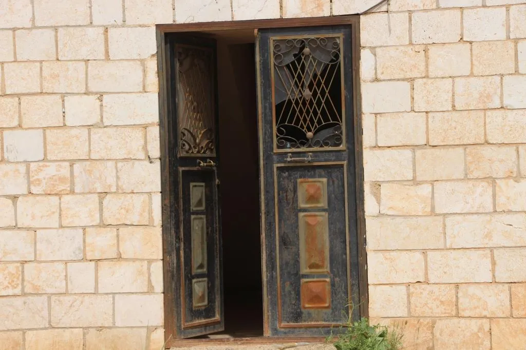 "نحمي أطفالنا من الهجمات في أحضاننا"