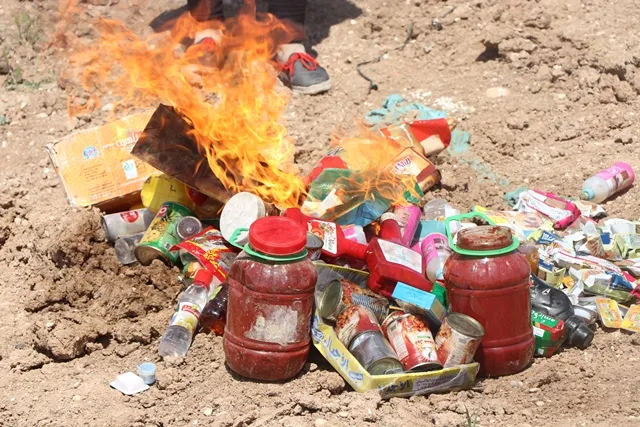إتلاف كمية من المواد منتهية الصلاحية في تل تمر