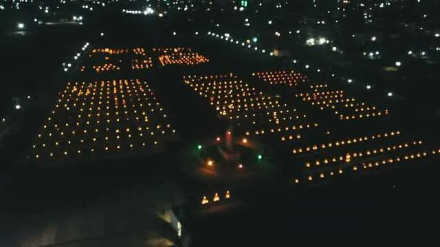في عيدهم.. أسر الشهداء في روج آفا توقد الشموع على الأضرحة - تم التحديث
