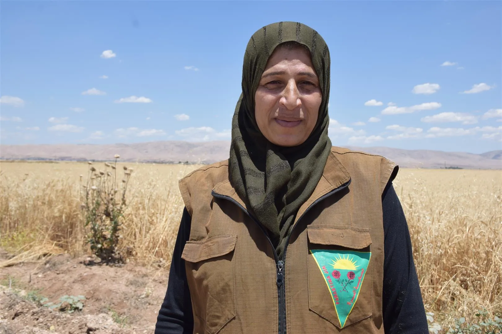 نساء يحمين المحاصيل الزراعية: حمايتها واجب على كل فرد في المجتمع