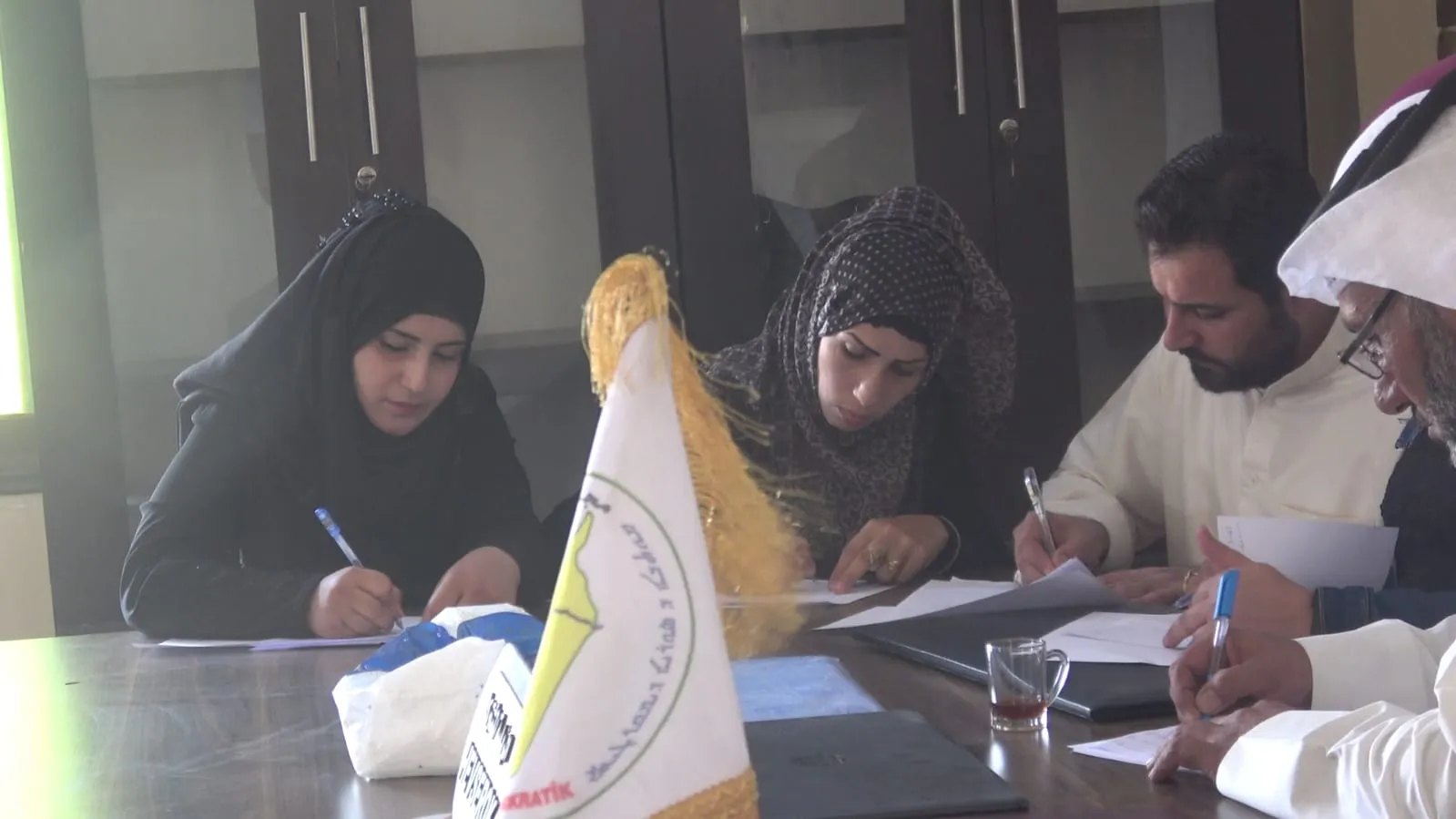 لمناقشة الواقع الخدمي... مجلس هجين يعقد اجتماعاً مع المجالس  الفرعية والبلديات